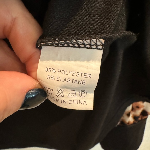 SHEIN Curve Black Body, Leopard Long Sleeves Shirt- size 1XL - Picture 5 of 6